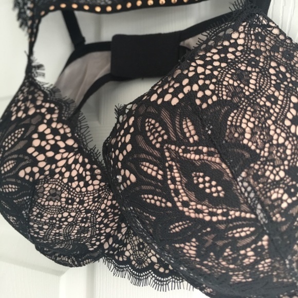 Victoria’s Secret ‘Very Sexy’ Push Up Bra - Picture 3 of 8